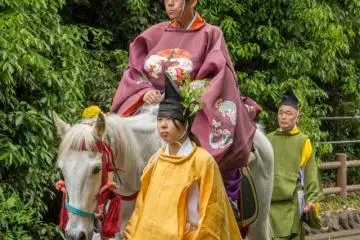 <p>These horsemen in Heian attire are Beijū (陪従) or warriors who play music on ancient Japanese instruments, like the koto. They are part of the Hon-retsu (本列) procession of the Aoi Matsuri (葵祭). There are seven of them.</p>