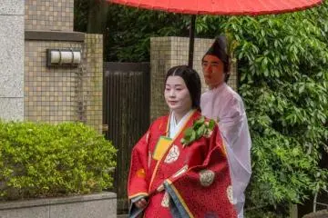 <p>Court ladies called myōbu (命婦), dressed in colorful kimono during the Aoi Matsuri (葵祭) 2014 in Kyoto City!</p>