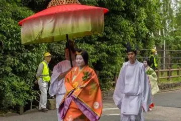 <p>Court ladies called myōbu (命婦), dressed in colorful kimono during the Aoi Matsuri (葵祭) 2014 in Kyoto City!</p>