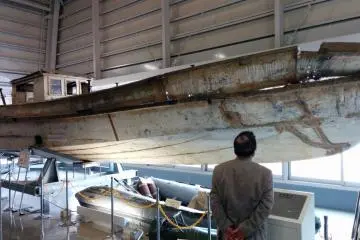 <p>A smaller boat in the back of the warehouse actually hid inside the larger one.&nbsp;</p>