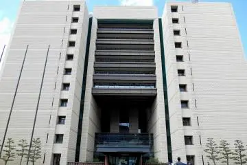 <p>Dimana sebelumnya terdapat kastil, sekarang berdiri kantor pemerintah perfektur!</p>