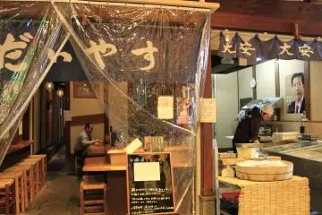 <p>ด้านหน้า ไม่มีชื่อภาษาอังกฤษ ต้องสังเกตให้ดี</p>
