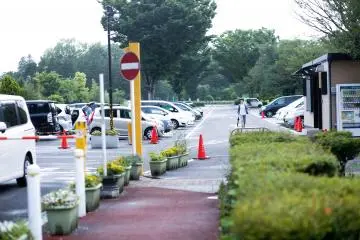 <p>If you want to go there by car, no problem. There's ample parking space available for visitors.&nbsp;</p>