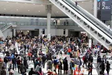 <p>Inside the building everyone was swarming around and going to all the different rooms to see and buy different merchandise.&nbsp;</p>