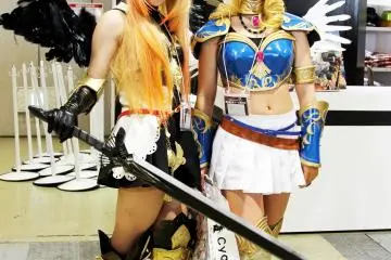 <p>The top floor had many booths sponsored by companies, they also had models more than willing to pose for photos.&nbsp;</p>