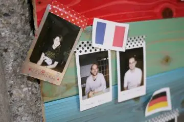 <p>Pictures of people staying in the house !&nbsp;</p>