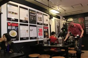 <p>ภายในร้านราเมงฮอลลีวู้ด</p>