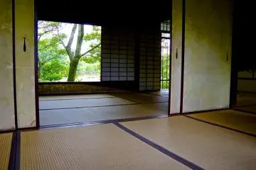 <p>This window becomes a picture frame at Shoi-ken</p>