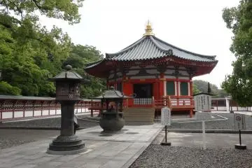 <p>อาคารภายในวัด</p>