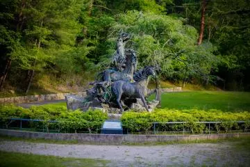<p>The only statue I could in all the greenery.</p>