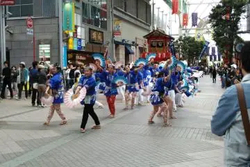 Each group has slightly different choreography, costumes and colored fans.