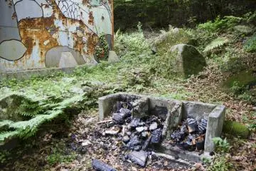 <p>Needs a little maintenance, but at least you can have a campfire here</p>