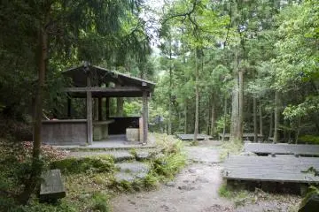 <p>This central park of the campground has a cooking area</p>