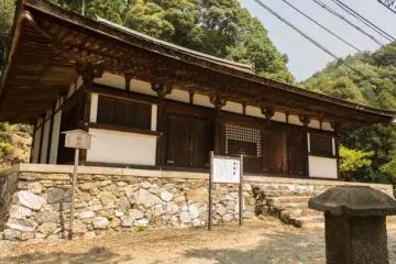 <p>The Yakushido-Hall (薬師堂) has been situated in the center of the Kami-Daigo area for 850 years</p>