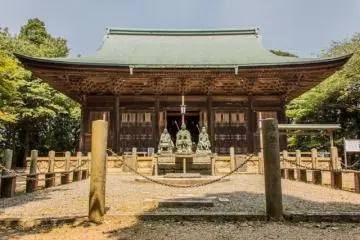 <p>This is the Godaido (五大堂) on the hiking trail to Kami-Daigo, almost on the top of Mount Kasatori in Kyoto</p>