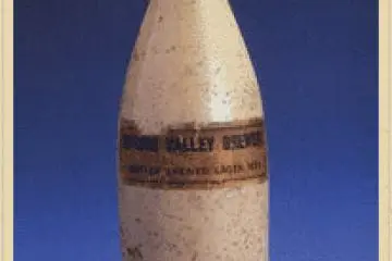 Original ceramic beer bottle of Spring Valley Brewery (Public Domain)