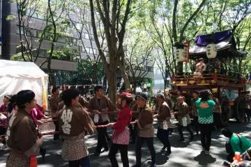 Citizens pull with a little extra effort because this float holds the mayor of the city.&nbsp;