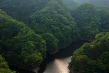 <p>Sun reflecting off the waters 300m below Ryujin Bridge</p>