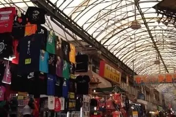 <p>The parallel arcades are pretty long</p>
