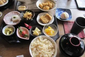 <p>The shojin-ryouri (Buddhist vegan food) found at Horyuji is amazingly delicious and satisfying!</p>