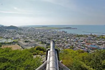 <p>Taken from the West side of the watch tower, enjoy the wonderful views of Tateyama Bay, Pacific Ocean and city scape.</p>