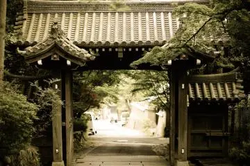 <p>Entrance to the temple grounds</p>