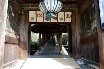 <p>The entrance of the roofed steps</p>