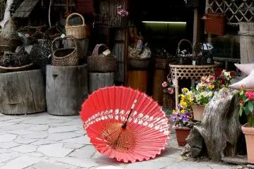 <p>봄 바람을 맞으러 달려나온 빨간 우산&nbsp;</p>