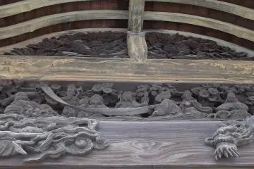 <p>More finely-detailed carvings above the steps leading up to the main building</p>