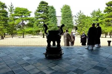 다이아몬드 모양의 포장도로
