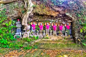 <p>Stone "Jizu", the guardian deity of children</p>