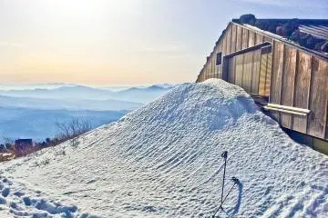 <p>A mountain hut beyond 'Kyu-go-me' area</p>