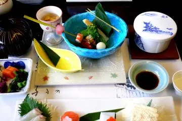 Beautifully presented and value for money Japanese cuisine (Photo: <a href="https://www.flickr.com/photos/herry/407764743/" target="_blank" rel="noreferrer noopener nofollow">Herry Lawford</a> / <a href="https://creativecommons.org/licenses/by/2.0/" target="_blank" rel="noreferrer noopener nofollow">CC BY 2.0</a>)