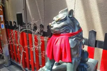 <p>สิงห์โตภายในศาลเจ้า</p>