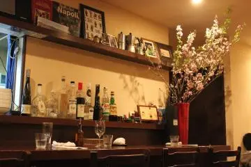 카운터석 앞 선반도 잘 되어 있다