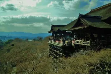<p>A side view of the main hall with the skyline in the background</p>