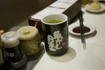 <p>Have some tea while waiting for your sushi!&nbsp;</p>