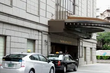<p>The entrance of Hotel Nikko Princess Kyoto. When you arrive, congenial bellboys will welcome you!</p>