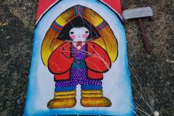 <p>A simple kite related to an old Japanese folk tale&nbsp;</p>