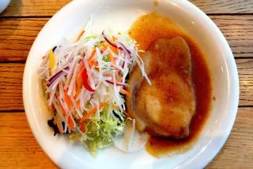 <p>Delicious and healthy meals such as ginger pork are featured here</p>