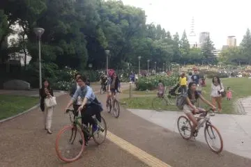 <p>Utsubo Park dominated by cyclists.</p>
