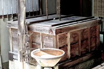 <p>An old well that is still in use</p>
