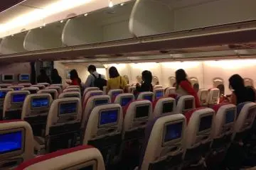 <p>ที่นั่งกว้างขวาง ถึง 10 ที่นั่งต่อแถวในชั้นประหยัด</p>
