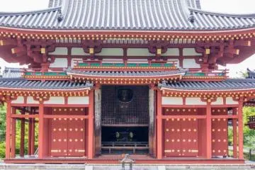 <p>Inside the Chudo of the Phoenix Hall is a statue of Amitabha Tathagata (阿弥陀如来), dating back to the Heian Period. This statue was carved by Jōchō (定朝) in 1053 and is made of wood covered with gold leaf, reaching a height of almost 3 meters</p>