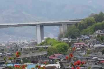 <p>The top of Mt. Fuji can be seen from the top of the hill at Tsurumine Park.</p>