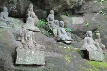 <p>Temple statues along the path</p>