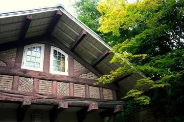 <p>The main building is Tudor Gothic style</p>