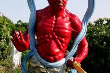 <p>Scary looking guardian statue</p>