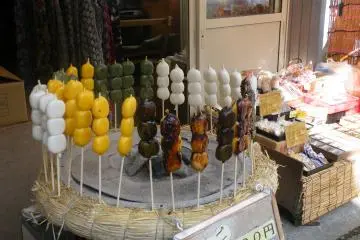 Beberapa makanan lezat yang akan Anda temukan di sepanjang jalan menuju pagoda