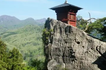 <p>The Nokyodo Hall at the edge of this cliff is a timeless image of Yamadera.</p>